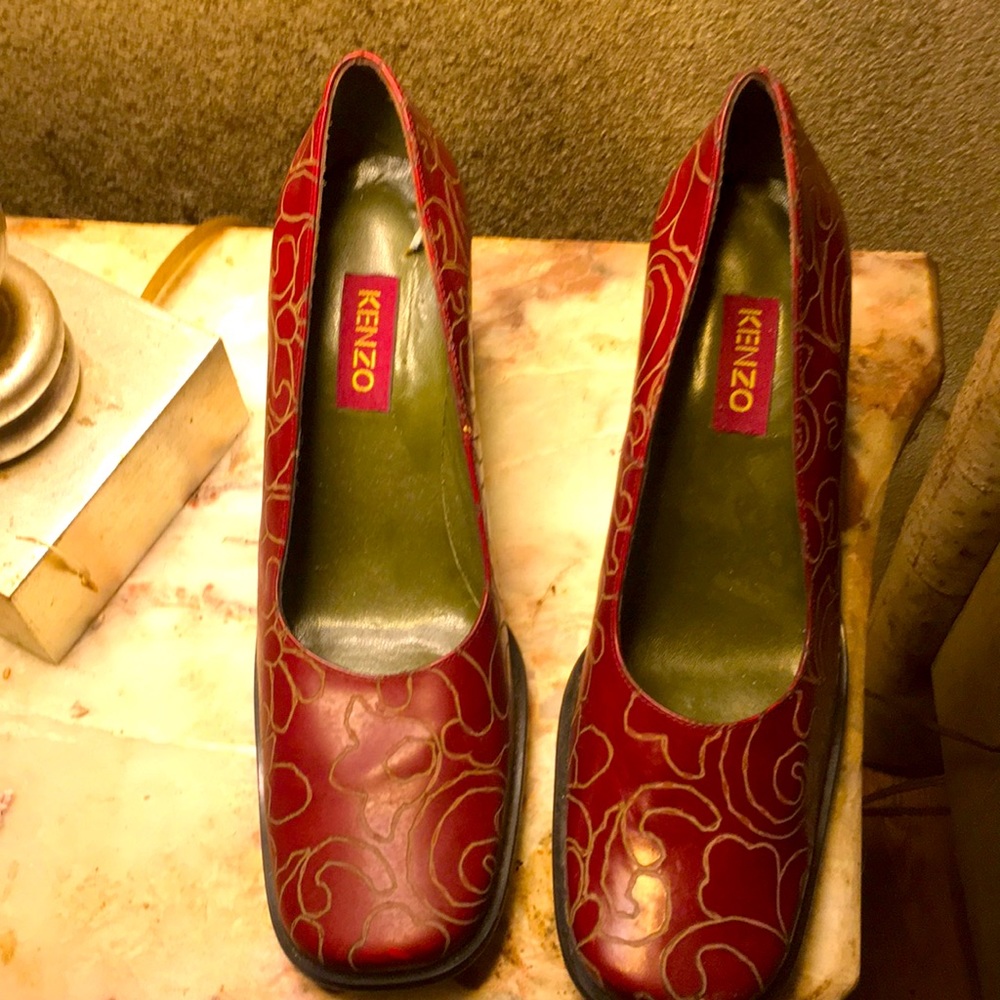 Kenzo 91/2 thick heel shoes dark red design
